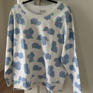 Woman’s Cassidy Comfy Crewneck in Happiest hydrangeas/Worth Avenue White  size M